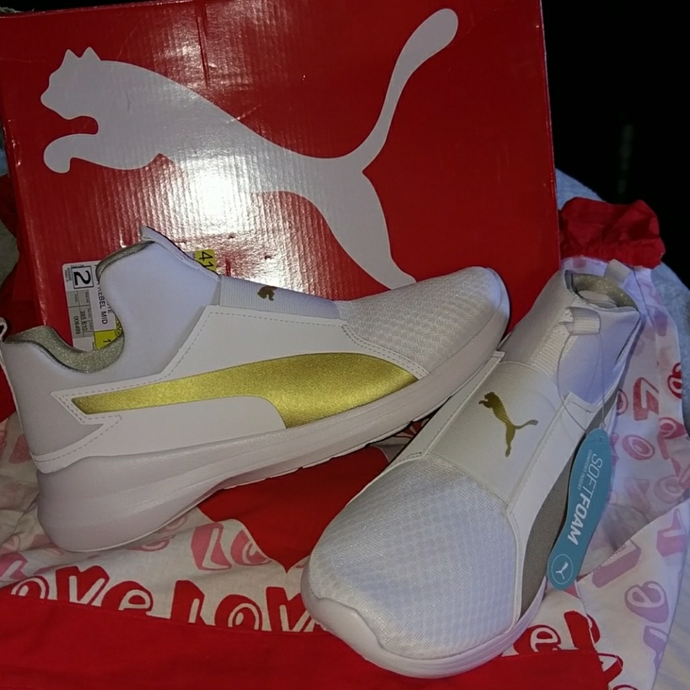 Puma NWT Soft Foam White and Gold